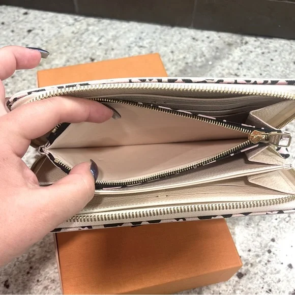 Louis Vuitton Wild At Heart Empriente Zippy Wallet - Picture 7 of 8